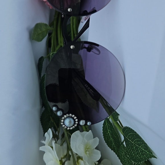 NWT SMOKEY BETSEY JOHNSON SUNGLASSES - Picture 3 of 4